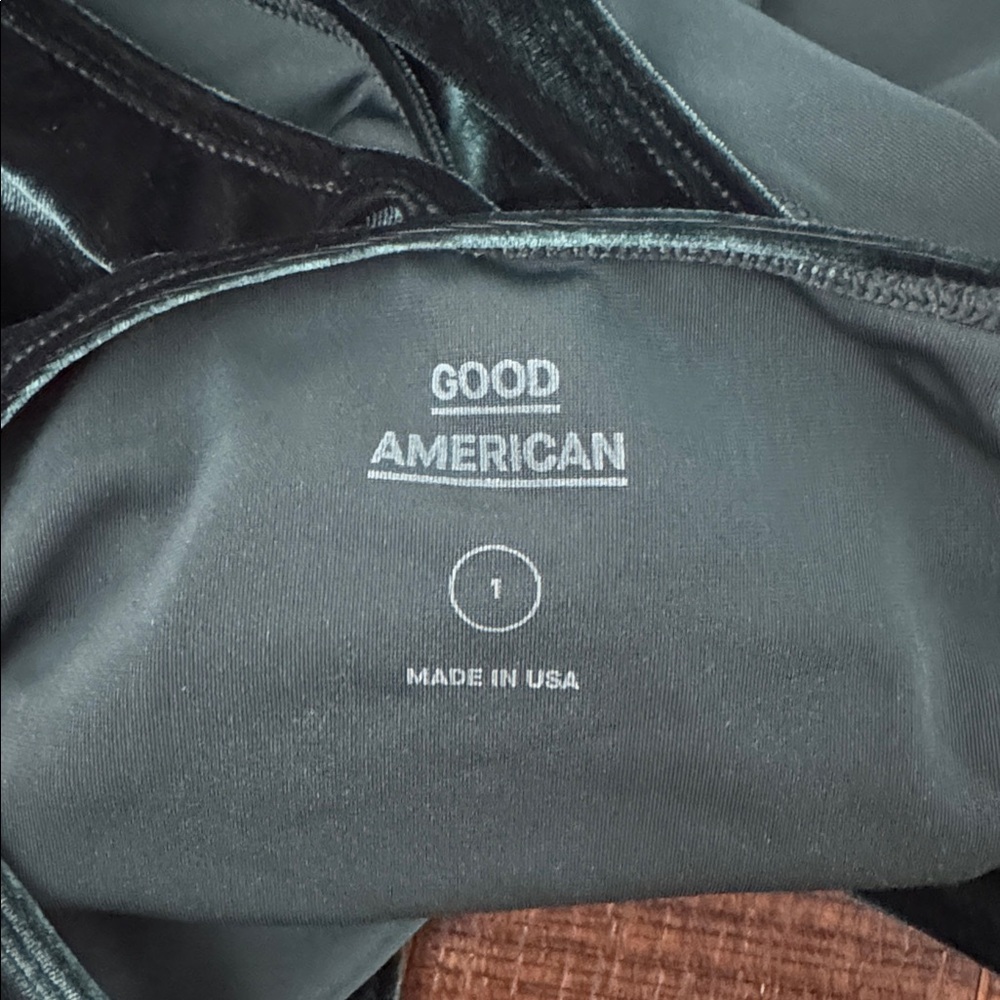 Good American The Velvet Long Sleeve Bodysuit in Green - Picture 8 of 9